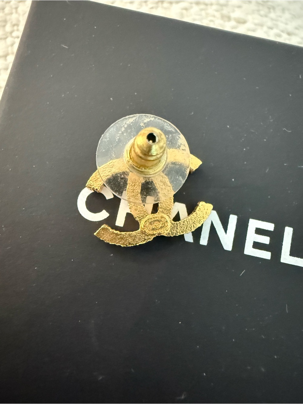 Chanel Gold Double-C Logo Stud Earrings - brand new - Picture 2 of 3